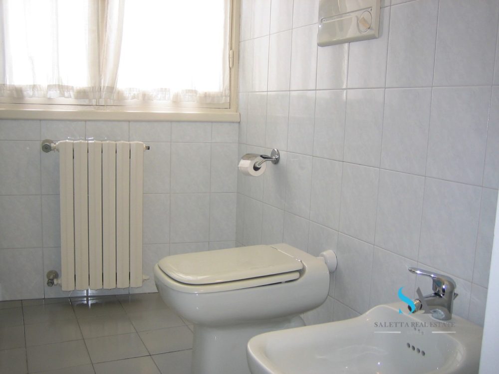 saletta SLB123 bagno con finestra