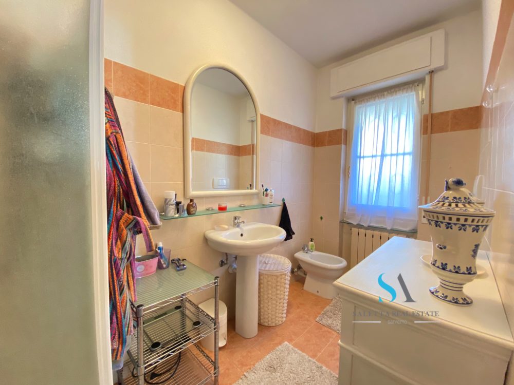 12 ST114 primo bagno