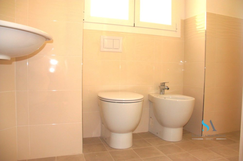 SLT138(11 bagno 1 sanitari